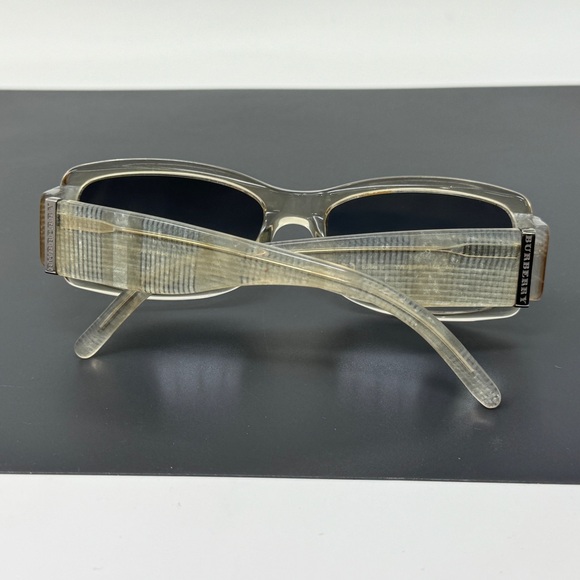 Vintage Burberry by safilo Sunglasses b8489/S BXVLE scratches on lenses - Picture 15 of 16